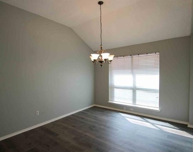 2932 Dover Drive - Photo Thumbnail 23