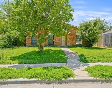 9214 Vagas Drive - Photo Thumbnail 1