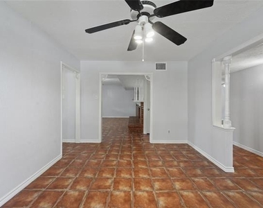 9214 Vagas Drive - Photo Thumbnail 5