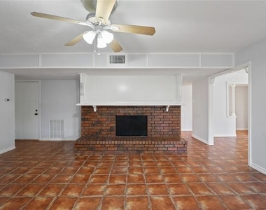 9214 Vagas Drive - Photo Thumbnail 10