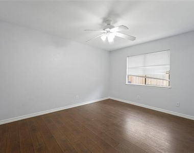 9214 Vagas Drive - Photo Thumbnail 14