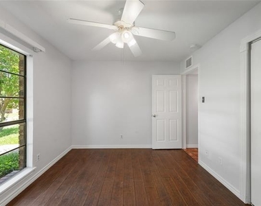 9214 Vagas Drive - Photo Thumbnail 18