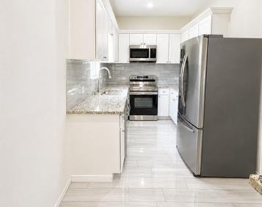 316 Mark Street - Photo Thumbnail 7