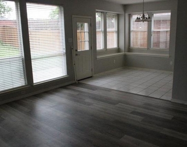 3623 Rodale Way - Photo Thumbnail 10