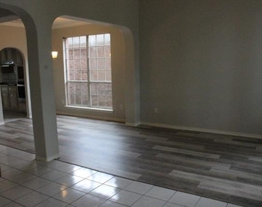 3623 Rodale Way - Photo Thumbnail 2