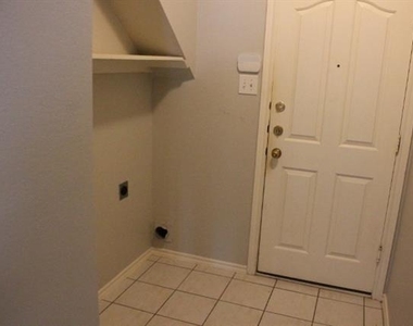 3623 Rodale Way - Photo Thumbnail 12