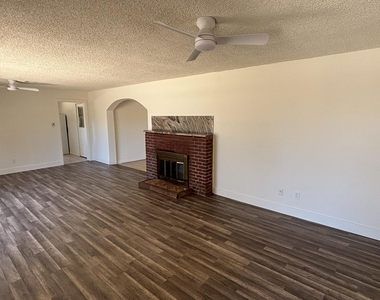 2528 E Hartford Avenue - Photo Thumbnail 2