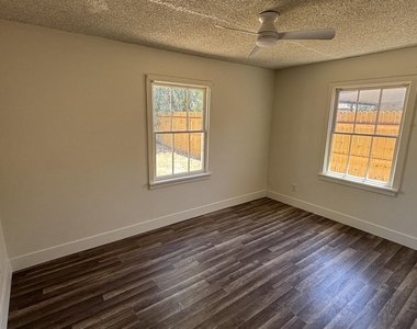 2528 E Hartford Avenue - Photo Thumbnail 14