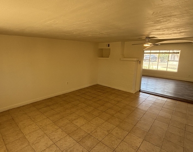 2528 E Hartford Avenue - Photo Thumbnail 5