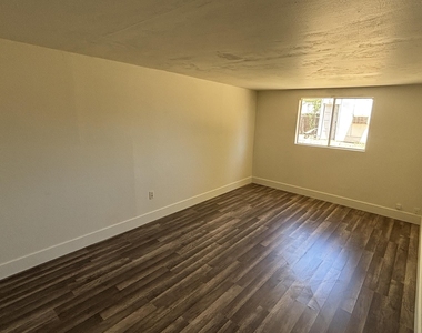 2528 E Hartford Avenue - Photo Thumbnail 16