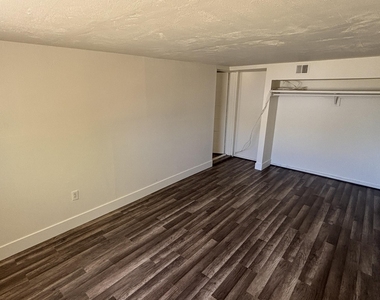 2528 E Hartford Avenue - Photo Thumbnail 17