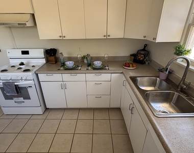 2528 E Hartford Avenue - Photo Thumbnail 8