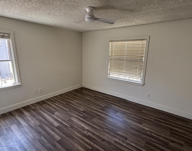2528 E Hartford Avenue - Photo Thumbnail 10
