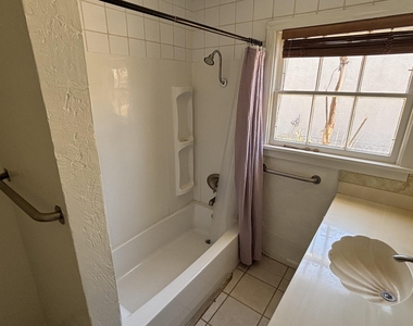 2528 E Hartford Avenue - Photo Thumbnail 13