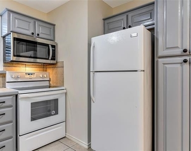 1026 W Coffin Street - Photo Thumbnail 9