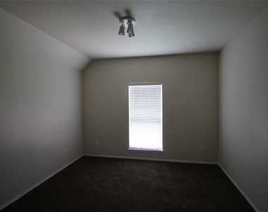 543 Hawken Drive - Photo Thumbnail 10