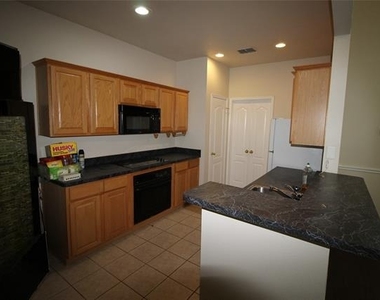 543 Hawken Drive - Photo Thumbnail 5