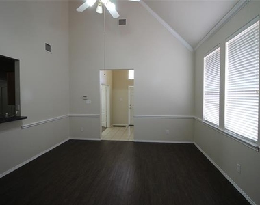 543 Hawken Drive - Photo Thumbnail 4