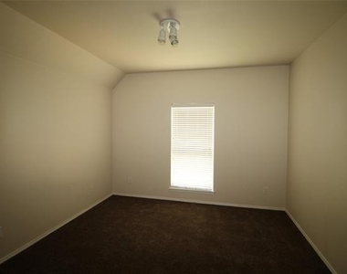 543 Hawken Drive - Photo Thumbnail 11