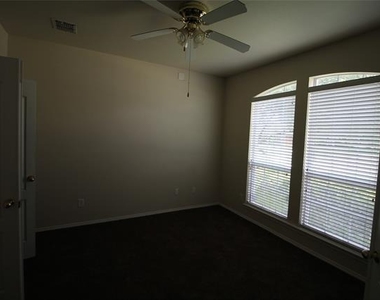 543 Hawken Drive - Photo Thumbnail 6