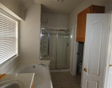 543 Hawken Drive - Photo Thumbnail 9