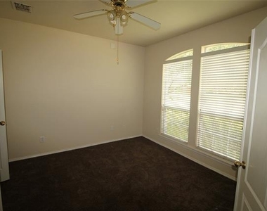 543 Hawken Drive - Photo Thumbnail 14