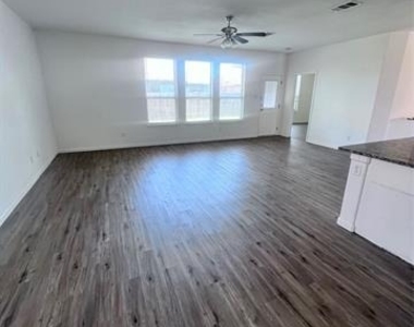 313 Lead Creek Drive - Photo Thumbnail 11