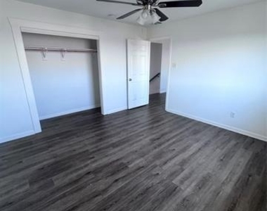 313 Lead Creek Drive - Photo Thumbnail 8