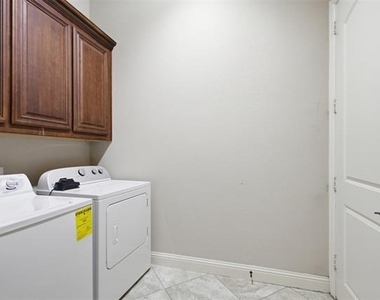 2304 Lynbridge Circle - Photo Thumbnail 33