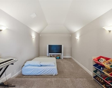 2304 Lynbridge Circle - Photo Thumbnail 25