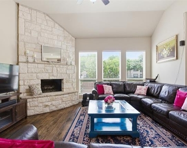 2304 Lynbridge Circle - Photo Thumbnail 6