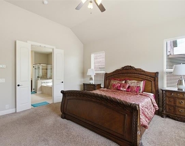 2304 Lynbridge Circle - Photo Thumbnail 18
