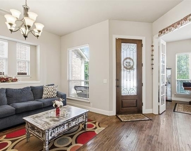 2304 Lynbridge Circle - Photo Thumbnail 3
