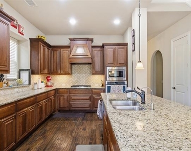 2304 Lynbridge Circle - Photo Thumbnail 11