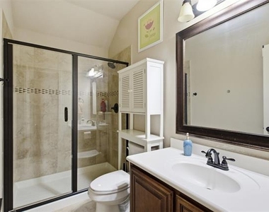 2304 Lynbridge Circle - Photo Thumbnail 29