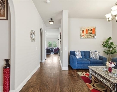 2304 Lynbridge Circle - Photo Thumbnail 2