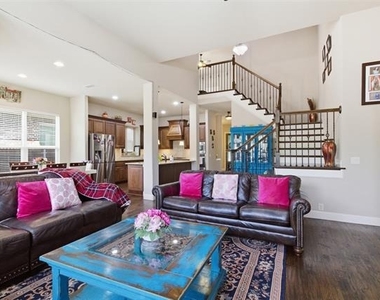 2304 Lynbridge Circle - Photo Thumbnail 8
