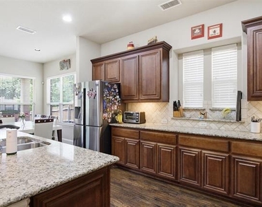 2304 Lynbridge Circle - Photo Thumbnail 9