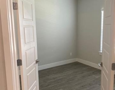 676 The Cottages Drive - Photo Thumbnail 12