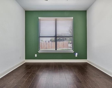 2468 Lakeland Drive - Photo Thumbnail 20