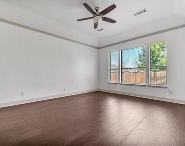 2468 Lakeland Drive - Photo Thumbnail 15