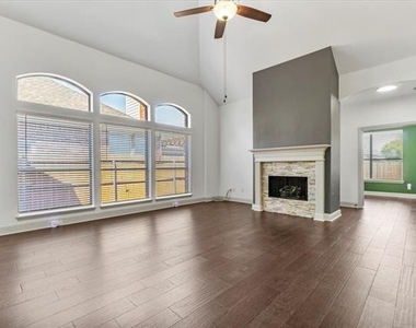 2468 Lakeland Drive - Photo Thumbnail 6