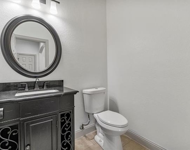 2468 Lakeland Drive - Photo Thumbnail 8