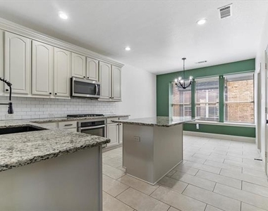2468 Lakeland Drive - Photo Thumbnail 10