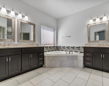 2468 Lakeland Drive - Photo Thumbnail 18