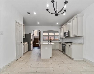 2468 Lakeland Drive - Photo Thumbnail 9