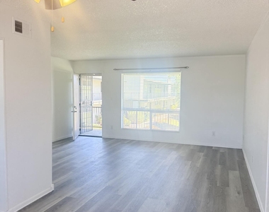 7141 N 16th Street - Photo Thumbnail 2