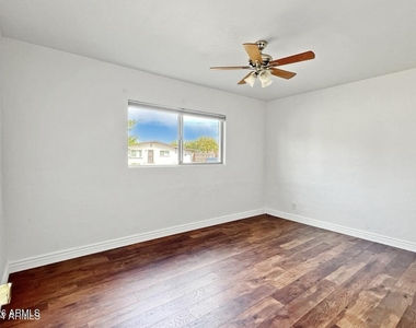 1415 W 7th Street - Photo Thumbnail 7