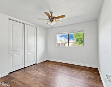 1415 W 7th Street - Photo Thumbnail 9