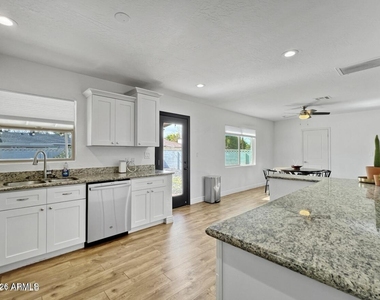 1415 W 7th Street - Photo Thumbnail 4